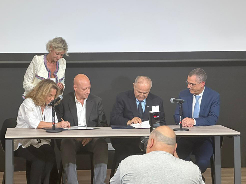 Signature du Protocole d’Entente pour la constitution du fonds de bourses d’accomplissement «Prix d’excellence pour la Recherche Pr Pierre Farah» 