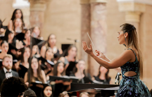 Chanter pour faire taire le chaos