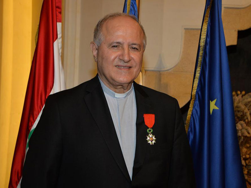 Cérémonie de remise des insignes de Chevalier de la Légion d’Honneur au Pr Salim Daccache s.j.