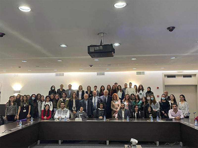 Rencontre de M. Alain Mérieux avec les étudiants de la Faculté de pharmacie