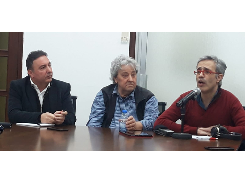 Hady Zaccak et Rabih Chami modèrent la conférence autour du cinéma de Michel Khleifi à l’Institut des Etudes Palestiniennes à Beyrouth