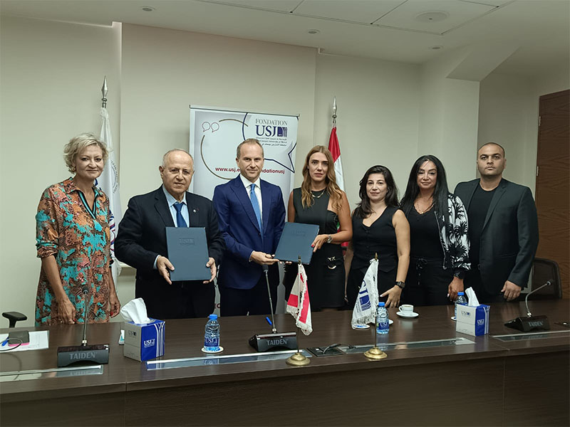 Signature du protocole d’entente pour le « Fonds de bourses de Dotation Dr Mazen Yazbeck » entre Amana Capital sal et  L’USJ