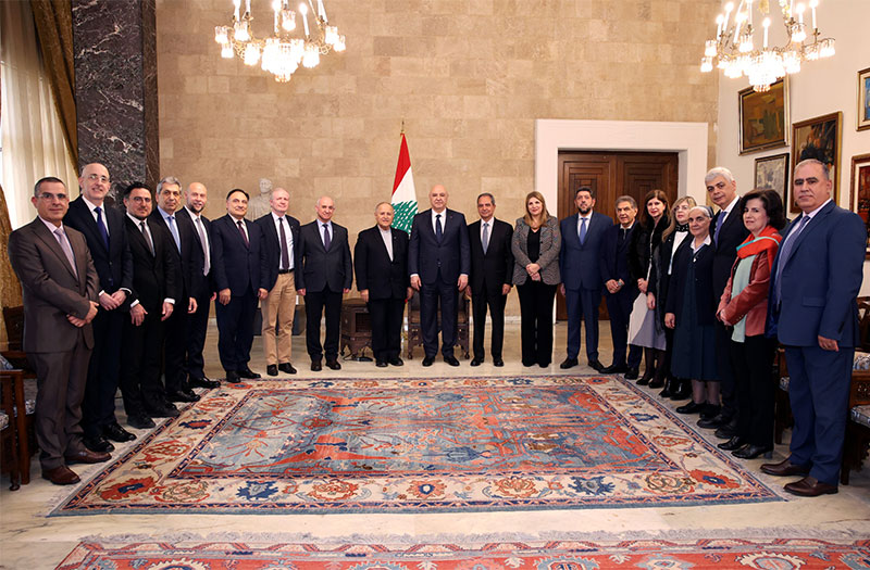 Une délégation de l'Université Saint-Joseph de Beyrouth a rendu visite au président Aoun