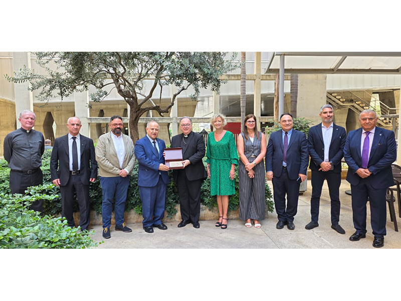Visite de Monseigneur Paul-Marwan Tabet à l’USJ: un moment d’échange marqué par la reconnaissance et l’amitié