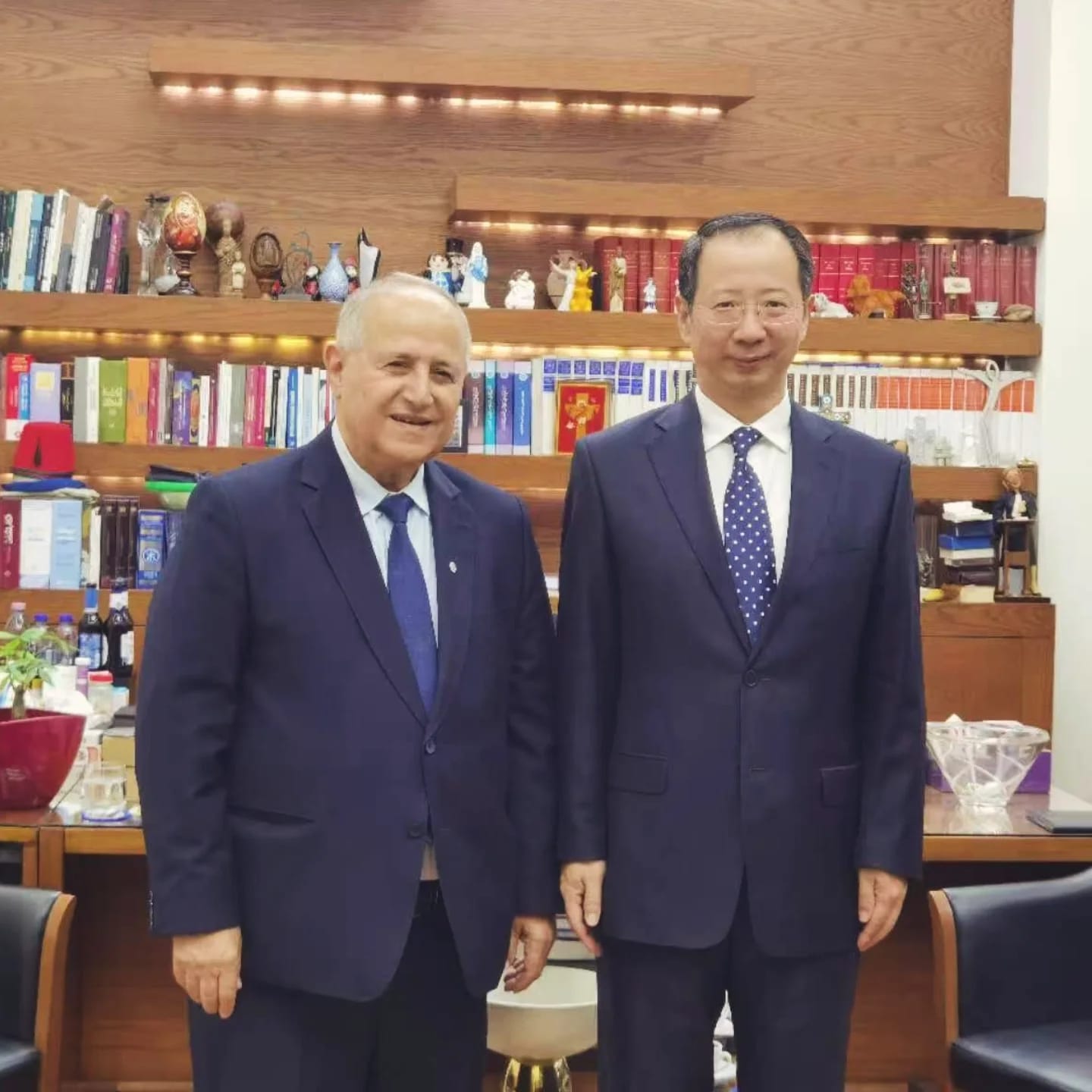 His Excellency Mr. Chen Chuandong Visits Prof. Salim Daccache, s.j., and the Confucius Institute Faculty and Staff 