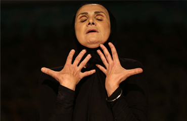 Hanane El Hajj Ali, une des pionnières du théâtre libanais et enseignante à l’IESAV, au Festival d’Avignon 2022 !