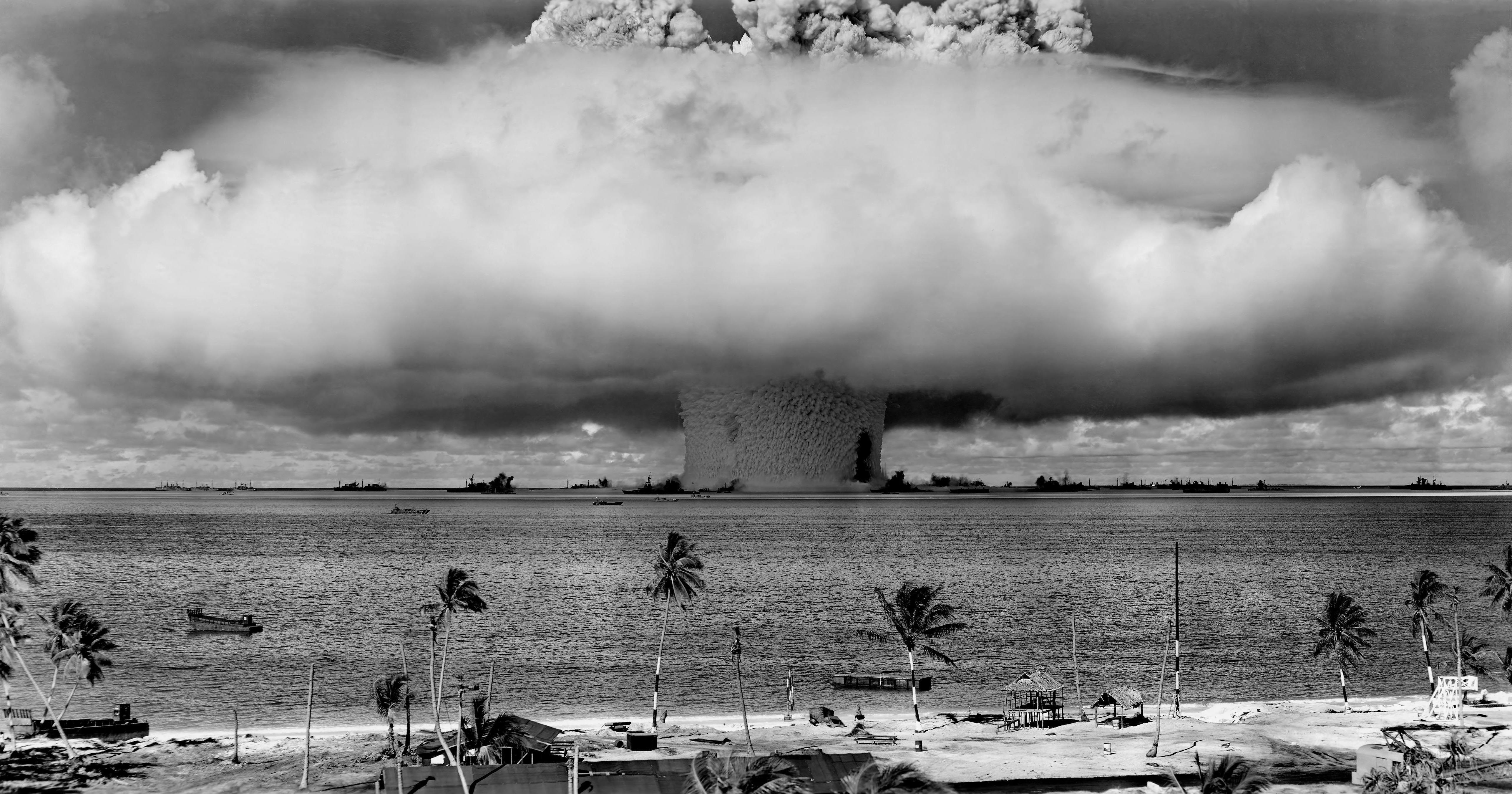 La bombe atomique  quelles conséquences sur notre époque 