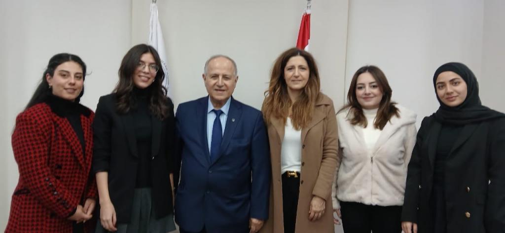 Photo du groupe gagnant avec Pr Salim Daccache