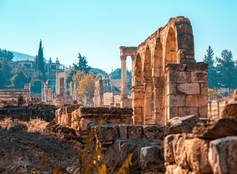 تراثٌ معماريٌّ تحت القصف